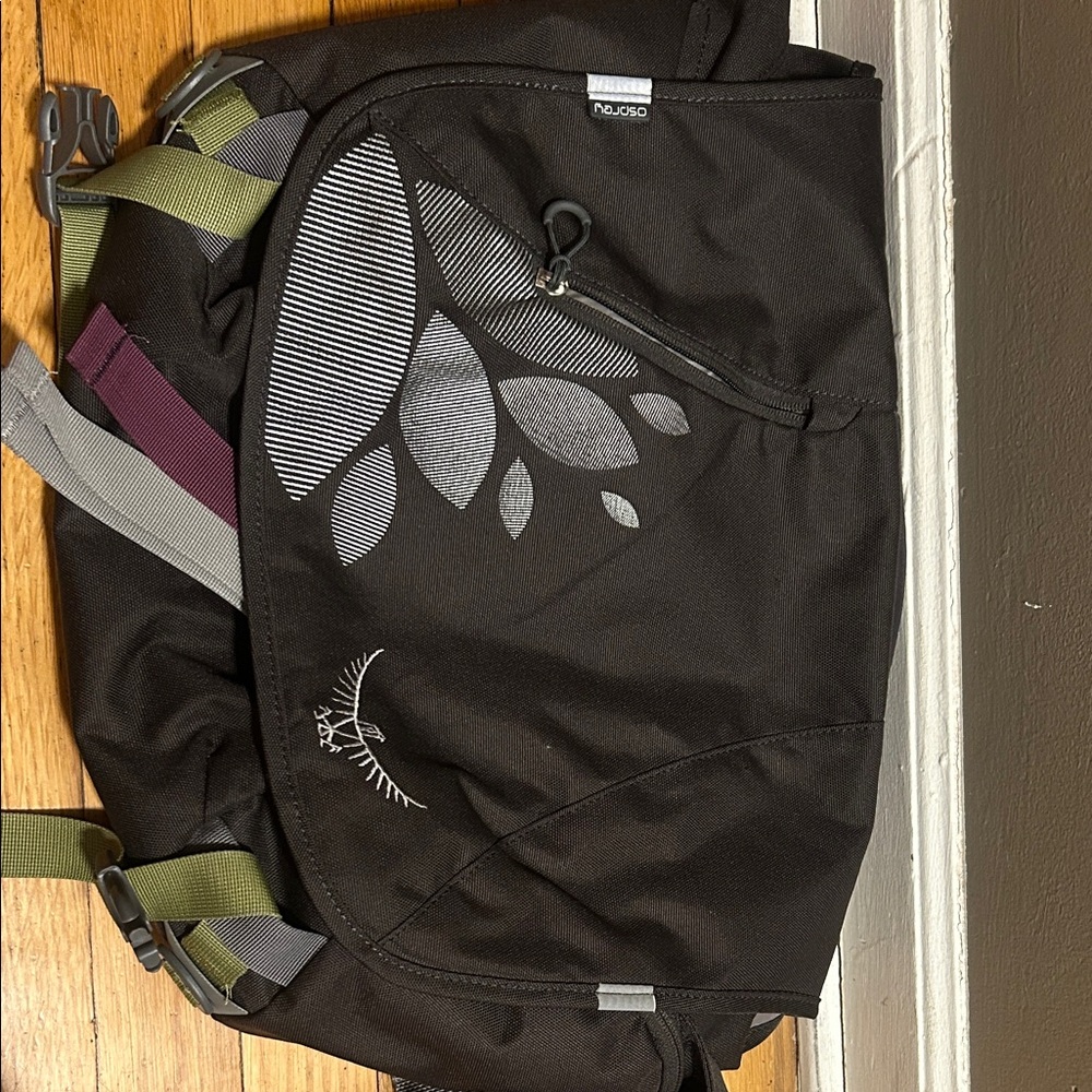 Osprey Flap Jill Courier Black and Gray Messenger Bag